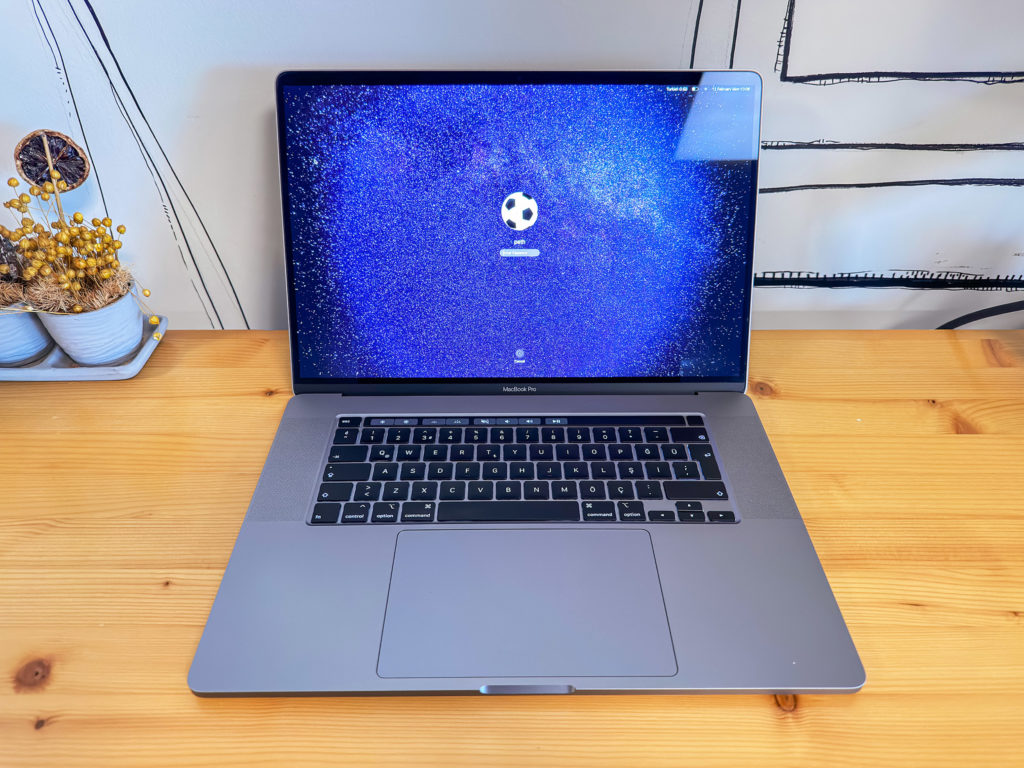 Macbook Pro 16" 2019 16GB 512GB Uzay Gri