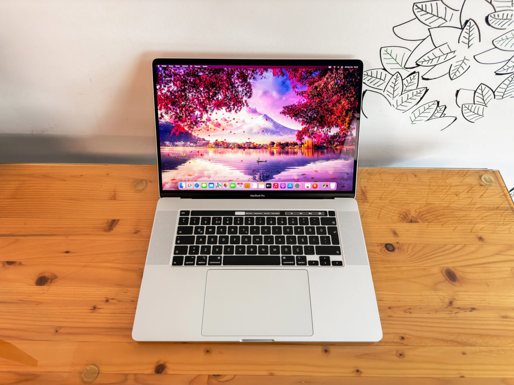 Macbook Pro 16" i9 2019 16GB 1TB Gümüş
